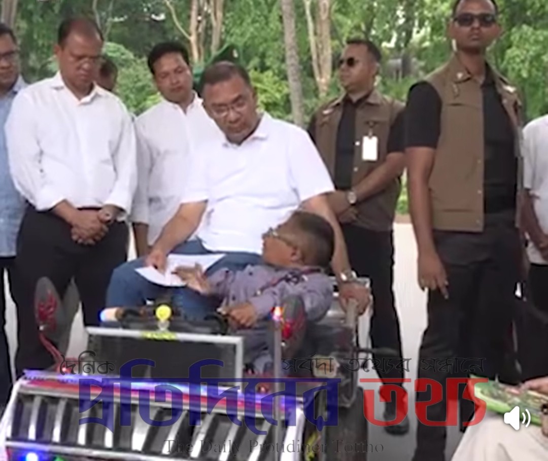 বিশেষ চাহিদাসম্পন্ন ব্যক্তির তৈরি বাহনে চড়ে ঘুরলেন প্রধানমন্ত্রী Prime Minister