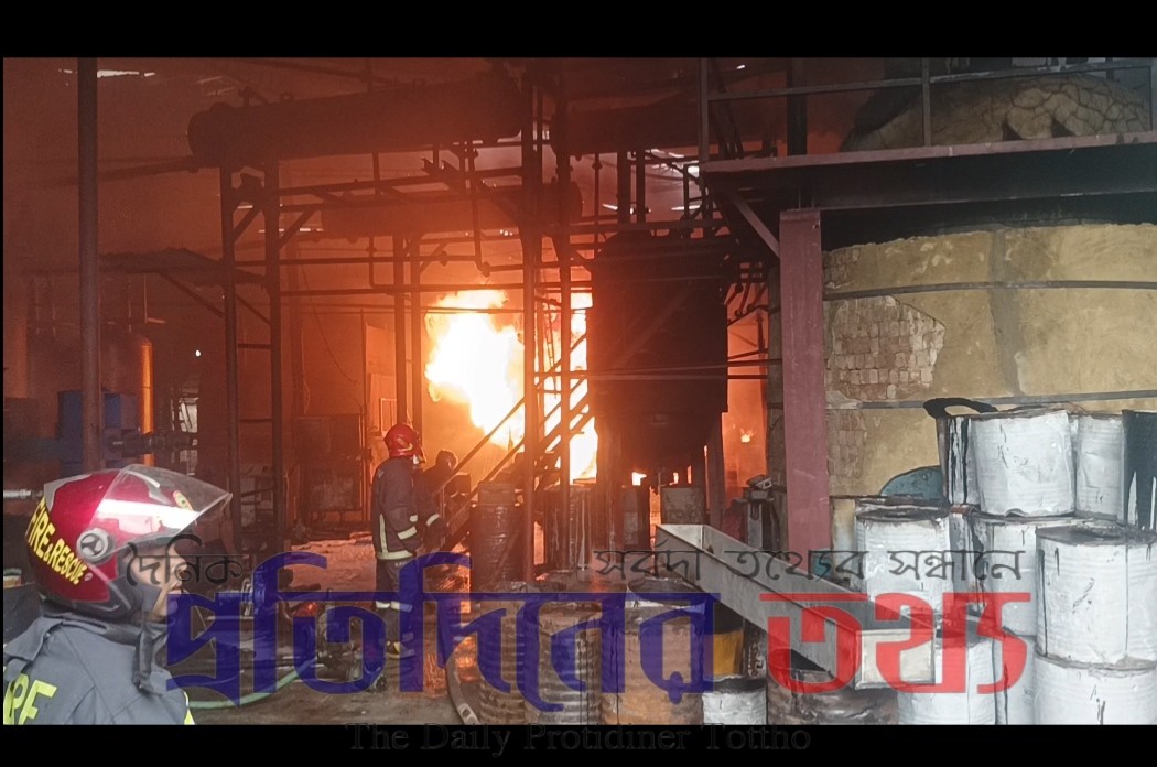 গাজীপুরে অবৈধ জ্বালানি তেল উৎপাদনকারী প্রতিষ্ঠানে ভয়াবহ অগ্নিকাণ্ড, মো: